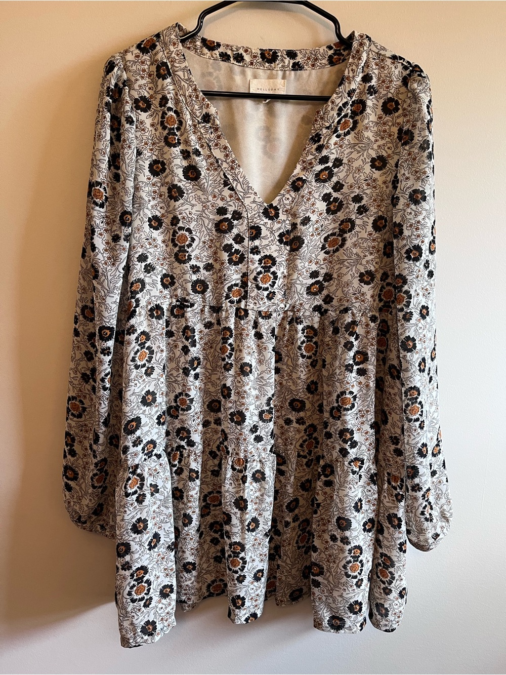 Melloday Floral V-Neck Tiered Tunic in Cream and Black